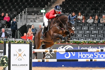 Mendoza Is Brilliant For Home Crowd Mendoza Is Brilliant For Home Crowd